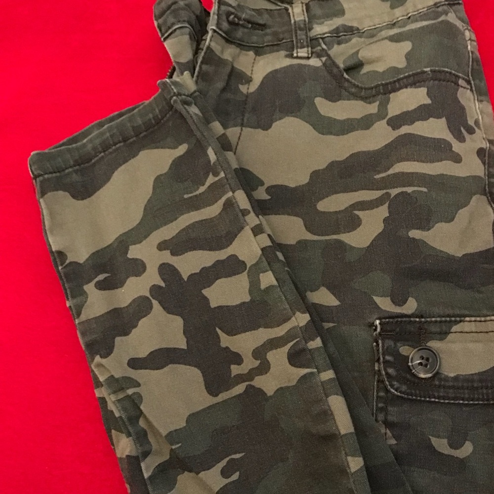 Forever 21 camouflage cargo skinny jeans